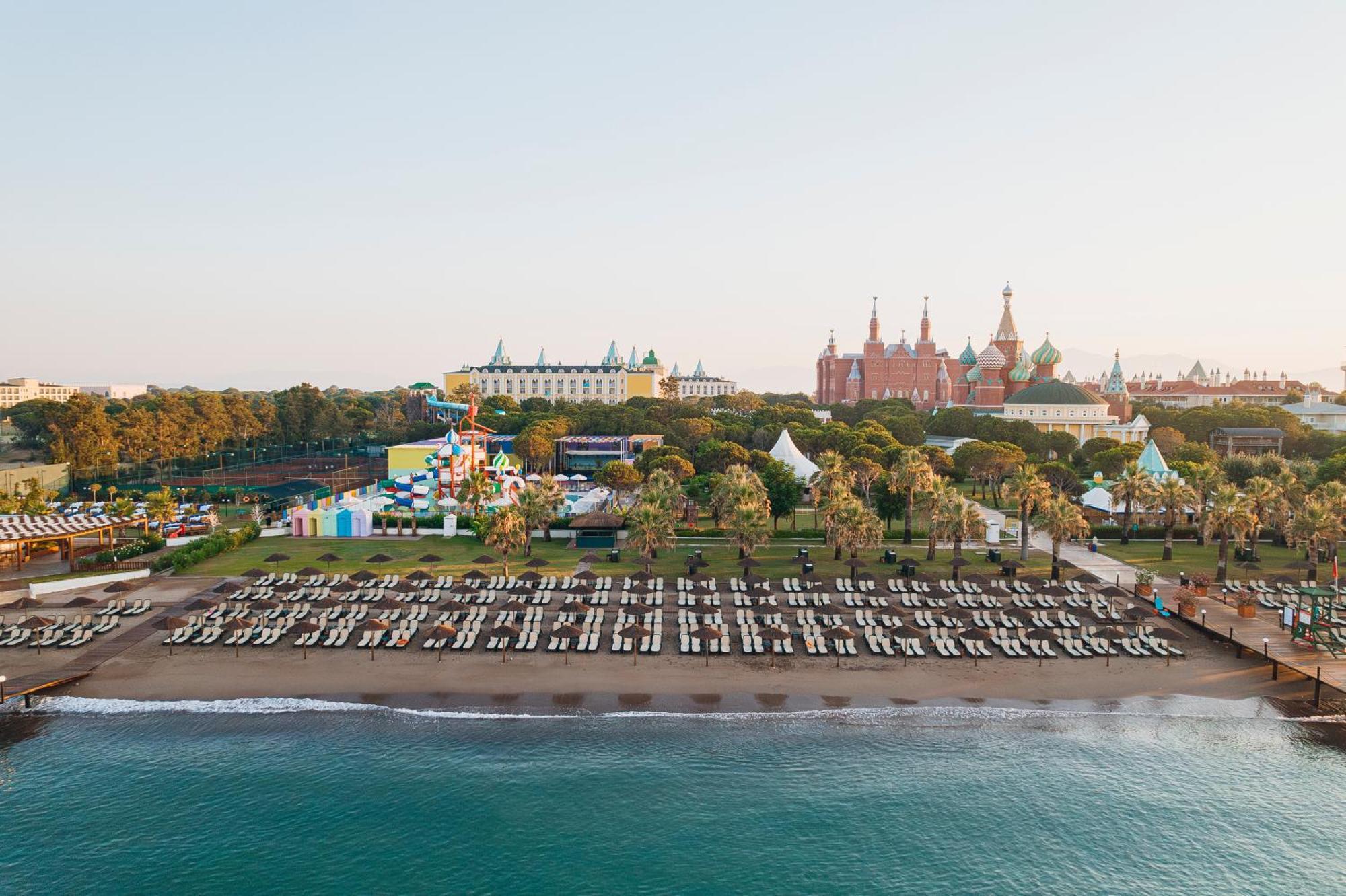 Kremlin Palace Antália Exterior foto The beach at the complex