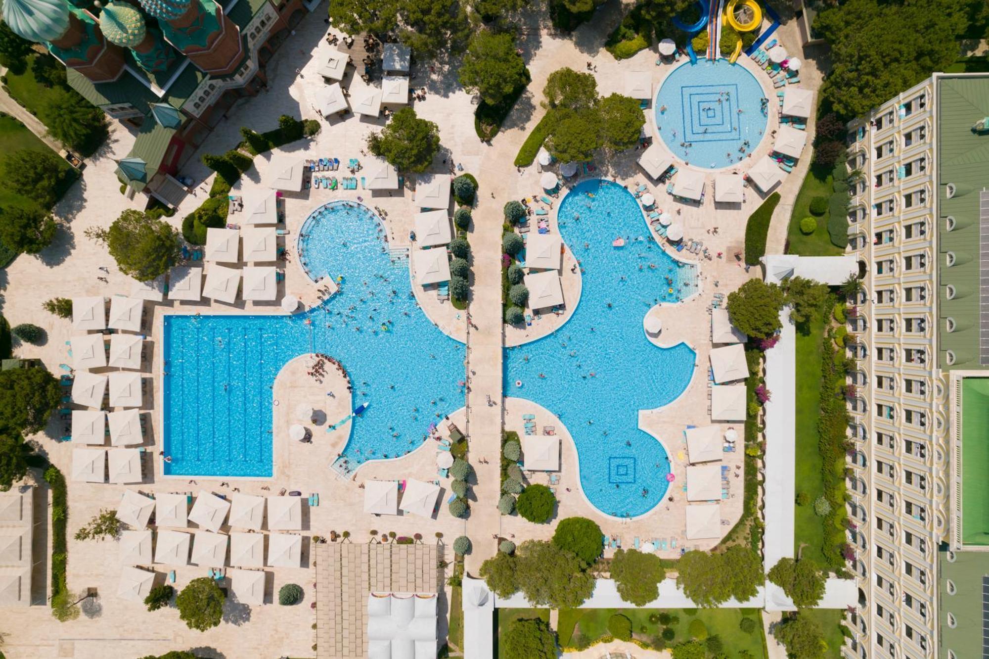 Kremlin Palace Antália Exterior foto Aerial view of the pool complex