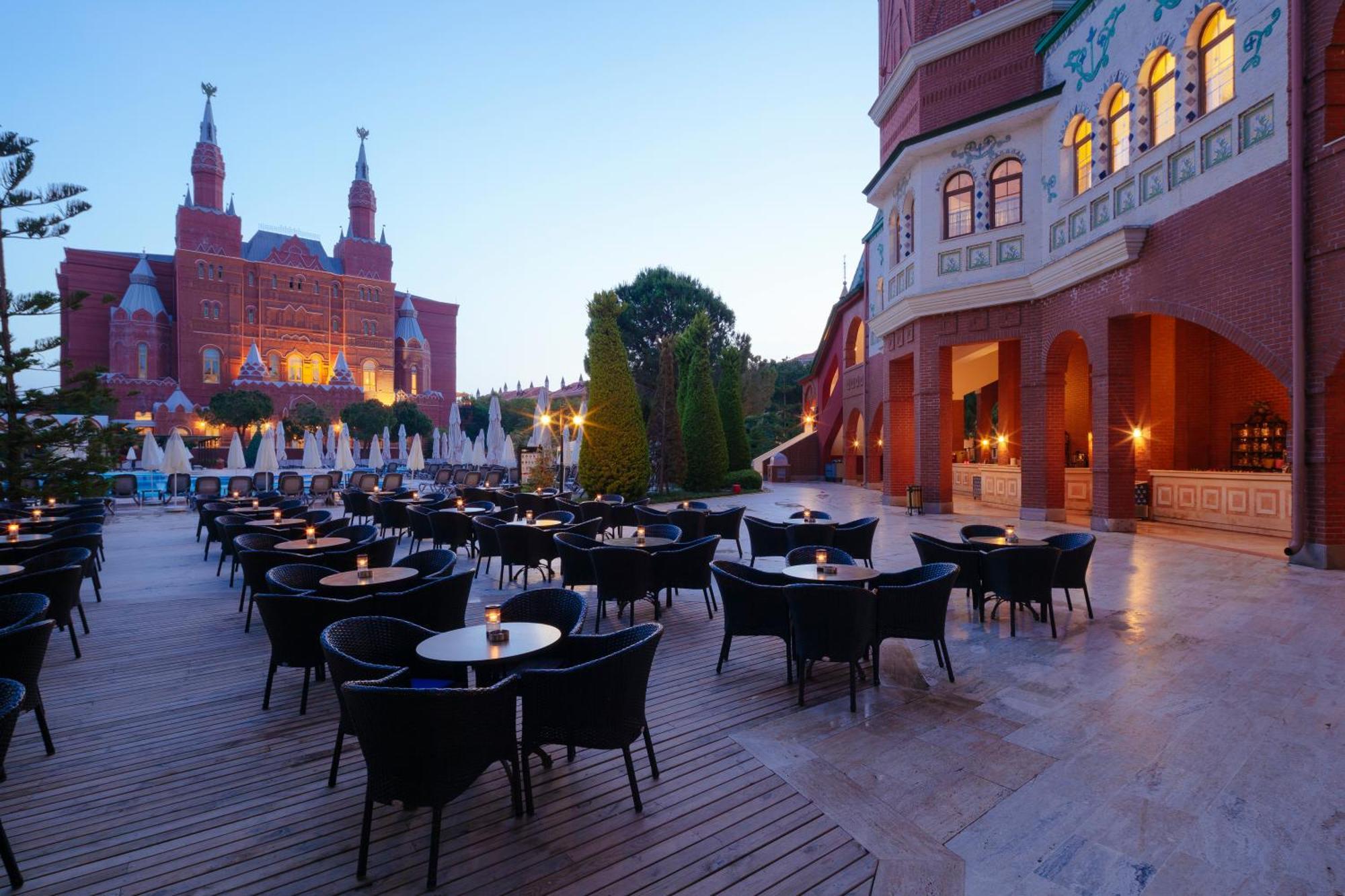Kremlin Palace Antália Exterior foto The terrace of the hotel