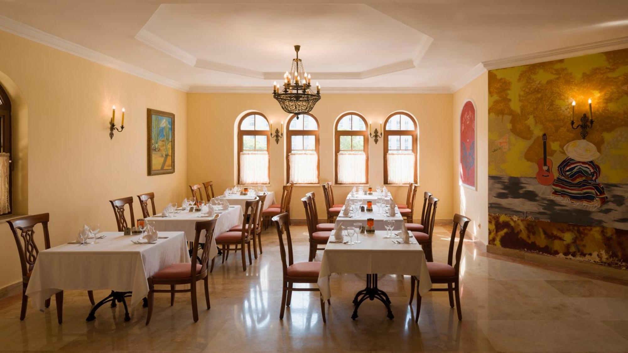 Kremlin Palace Antália Exterior foto Restaurant