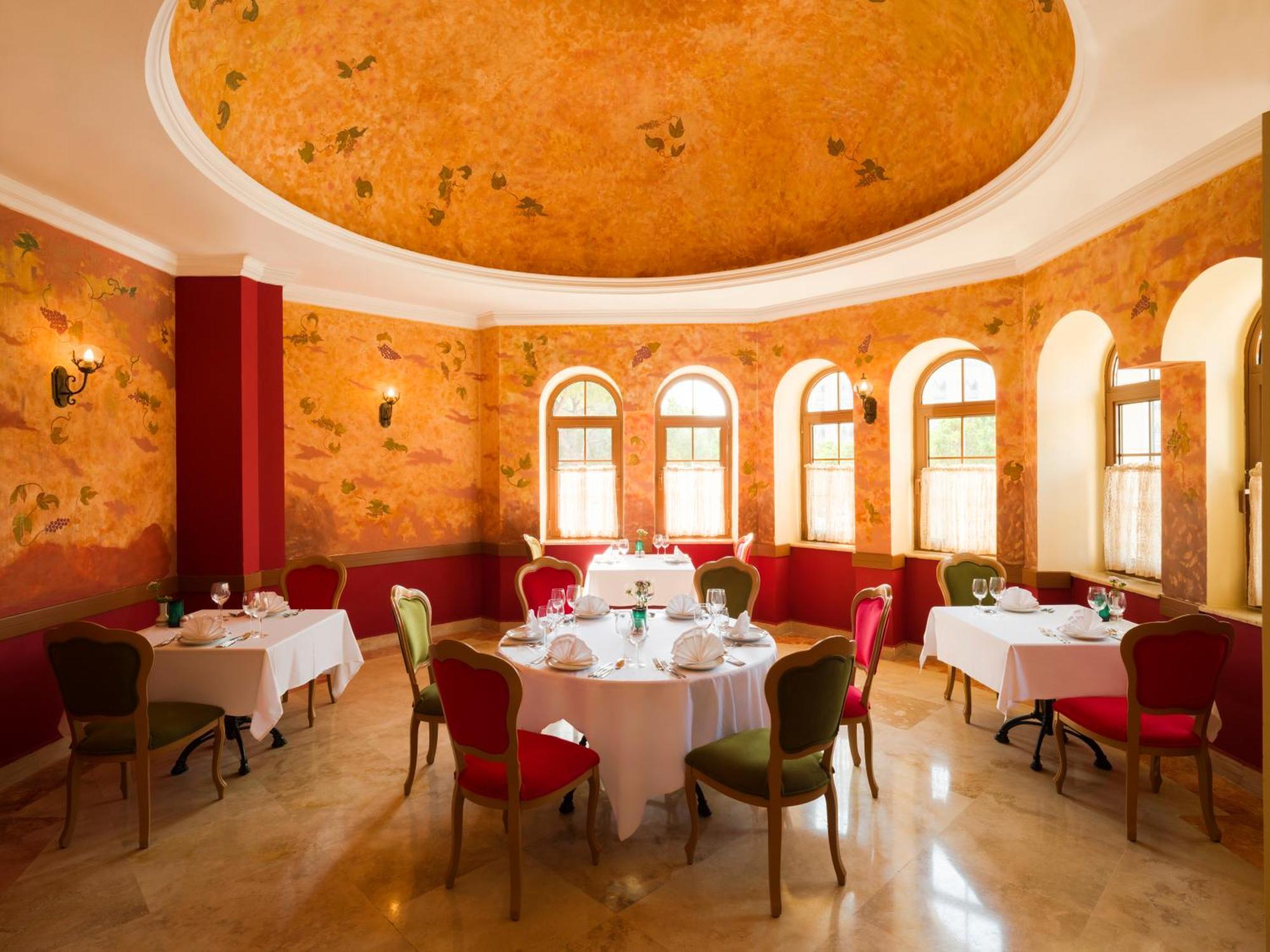 Kremlin Palace Antália Exterior foto Restaurant