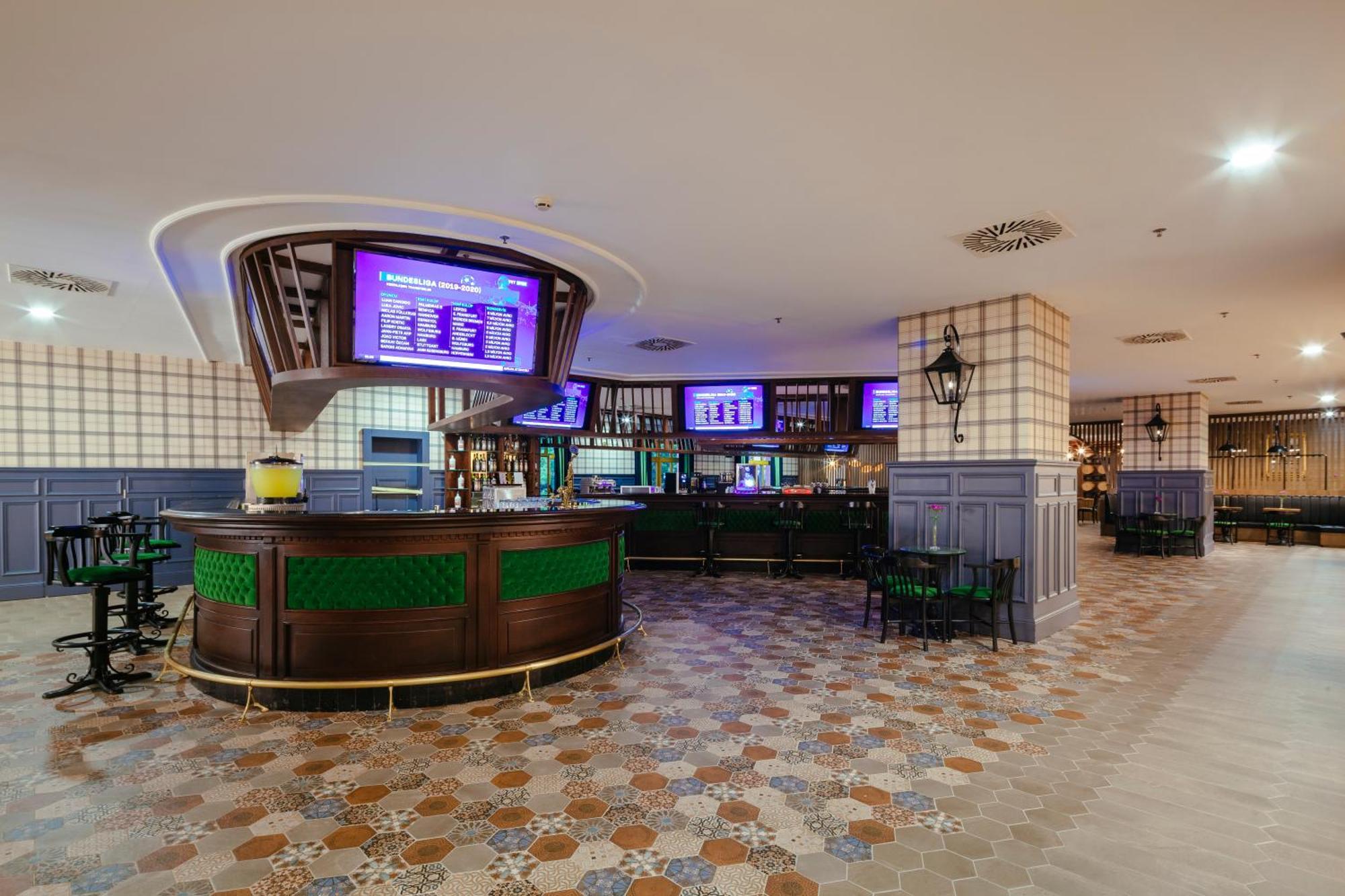 Kremlin Palace Antália Exterior foto The bar at the hotel