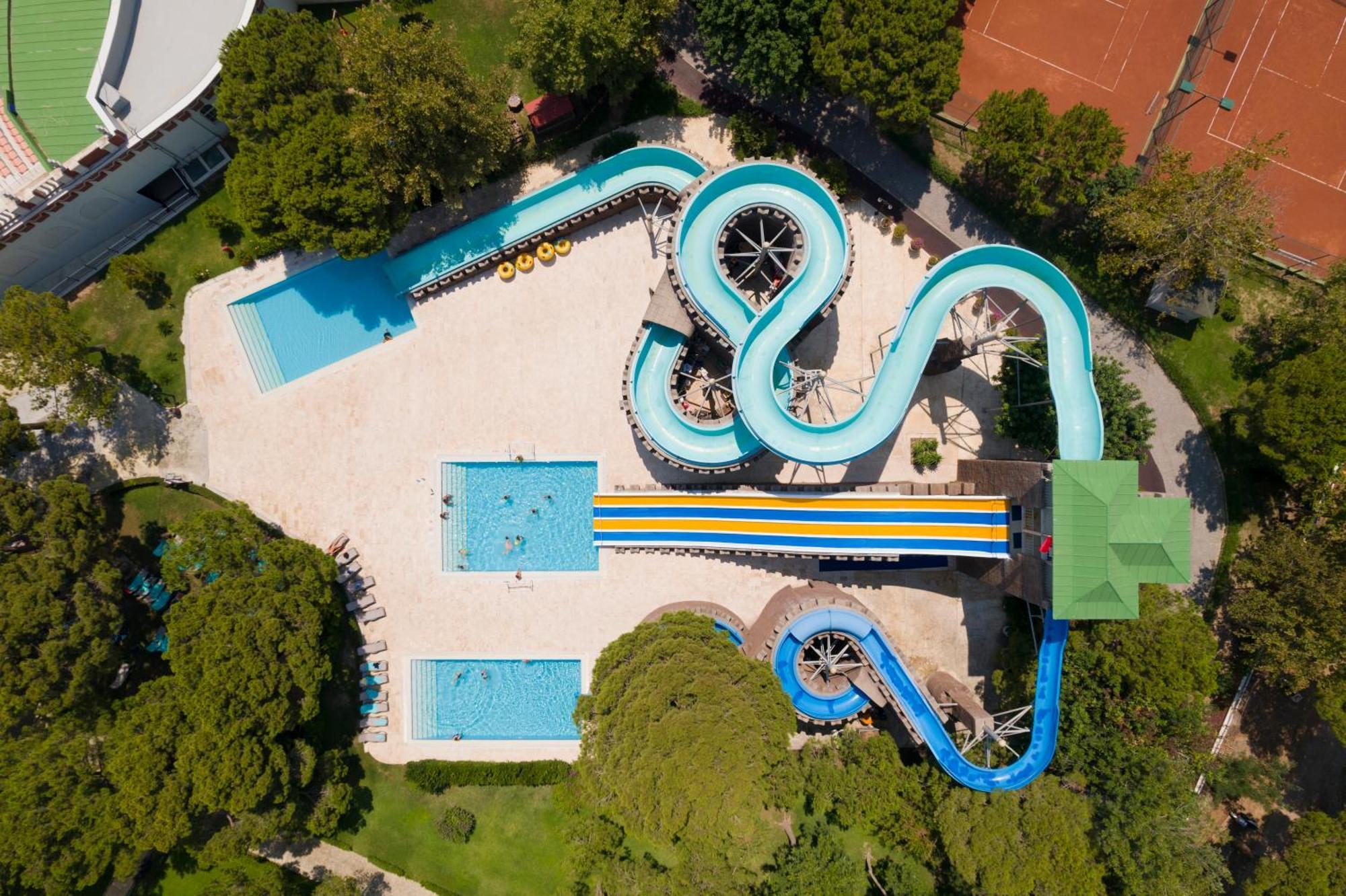 Kremlin Palace Antália Exterior foto Aerial view of the water park