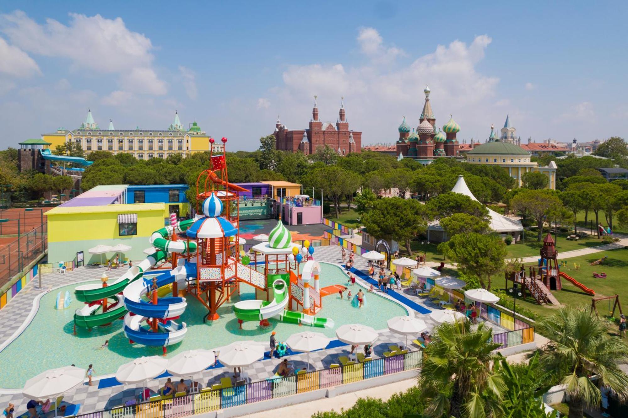 Kremlin Palace Antália Exterior foto Water Park