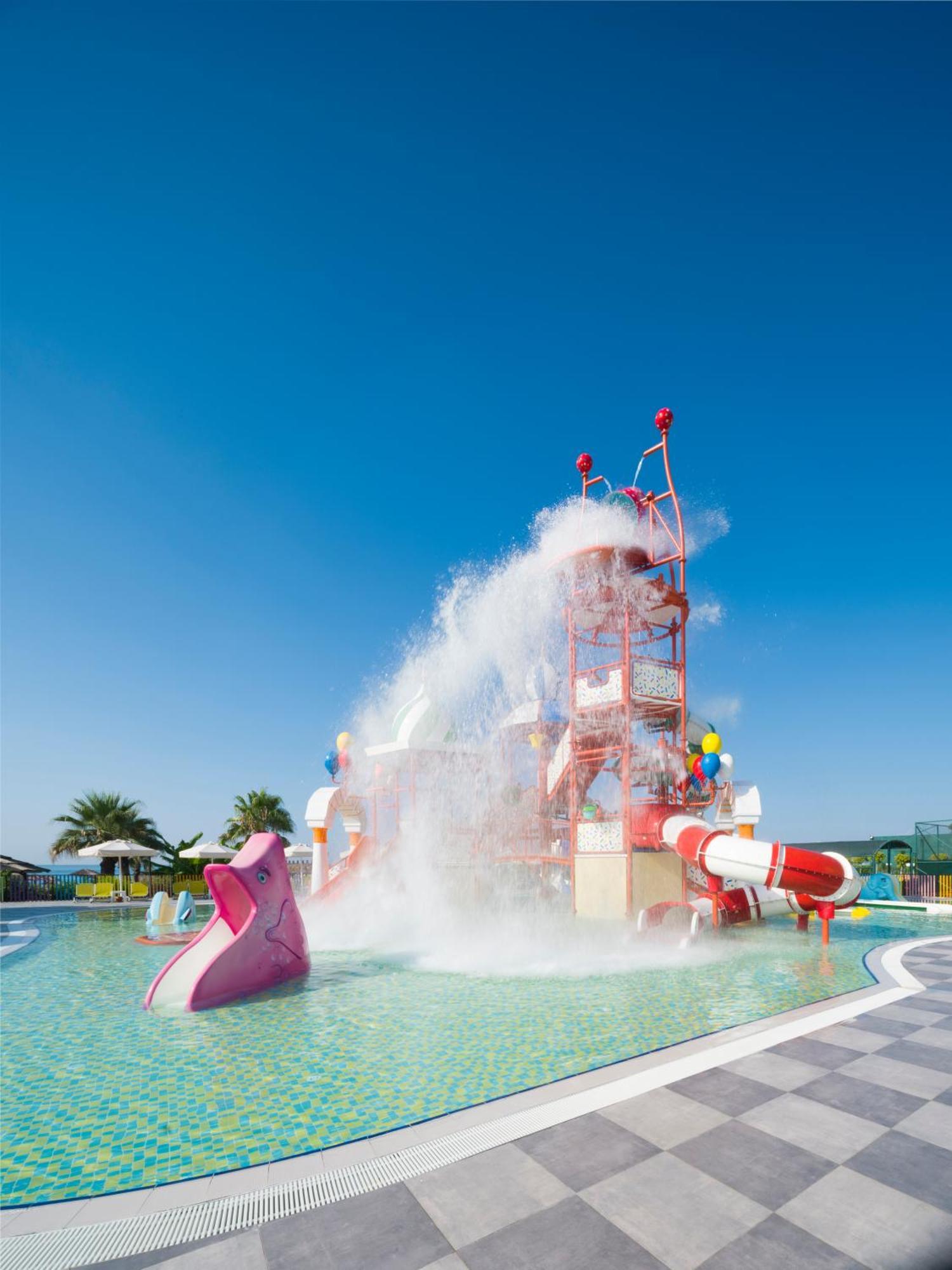 Kremlin Palace Antália Exterior foto Splash Island