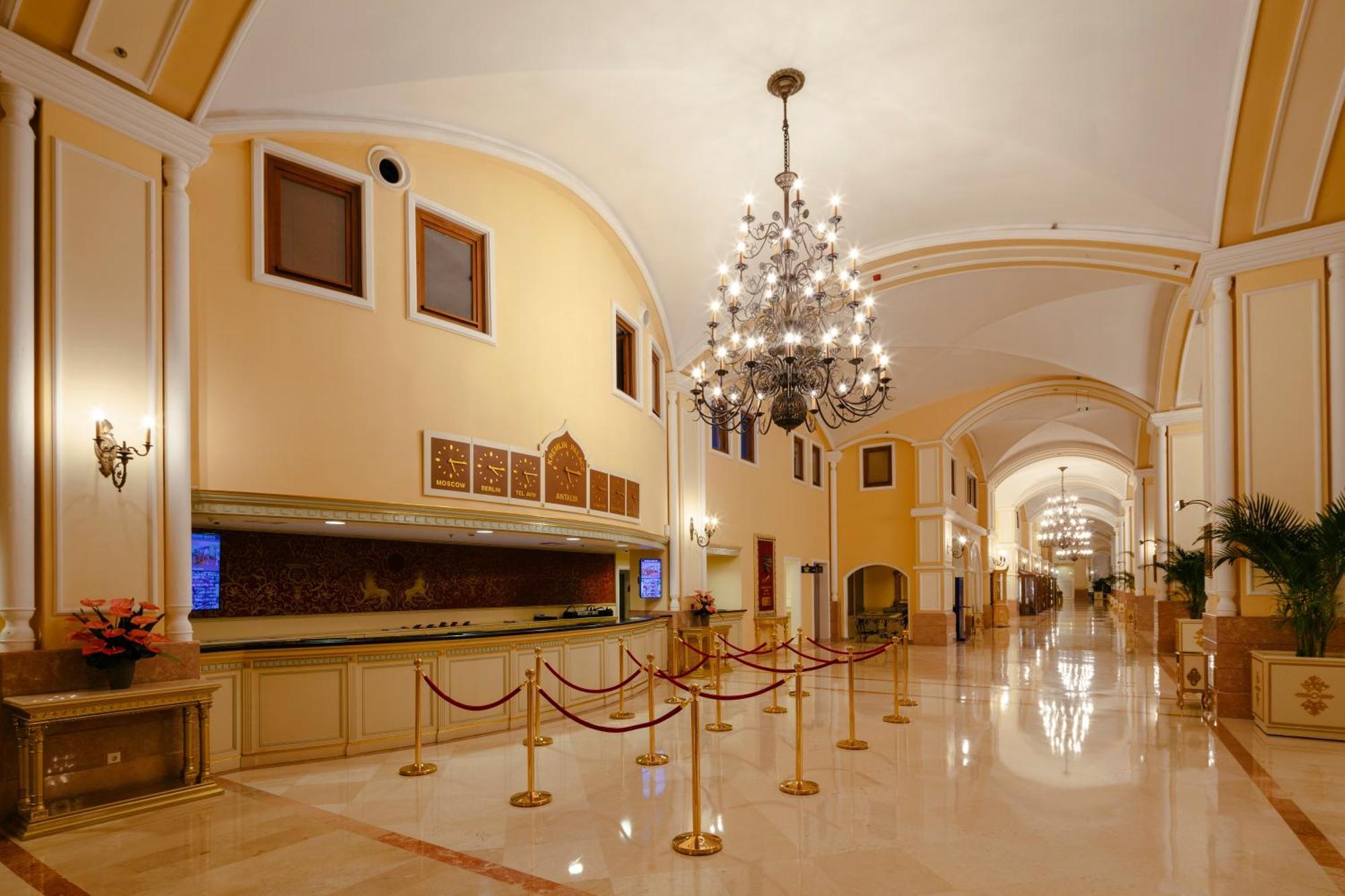 Kremlin Palace Antália Exterior foto Lobby