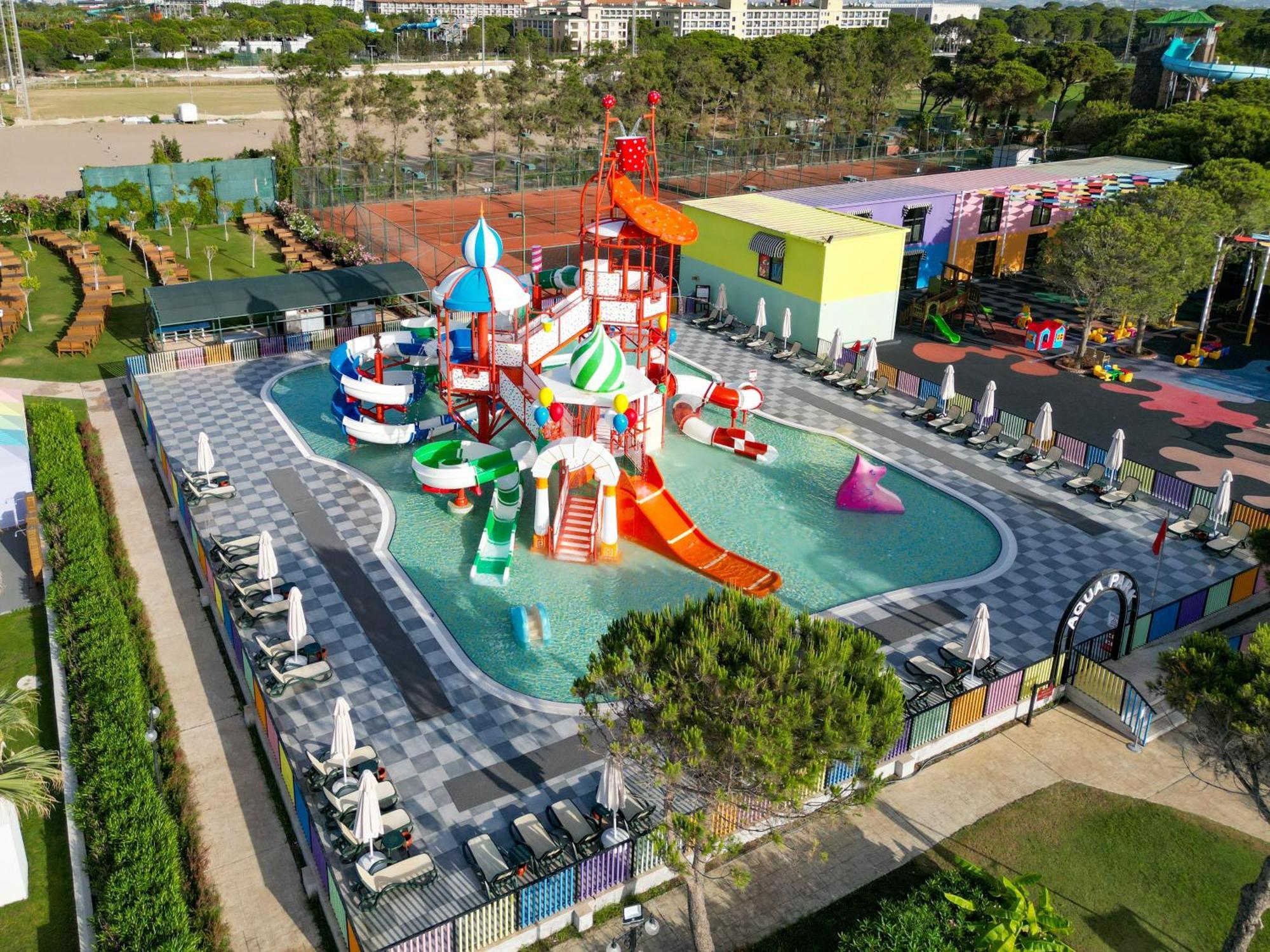 Kremlin Palace Antália Exterior foto Aerial view of the water park
