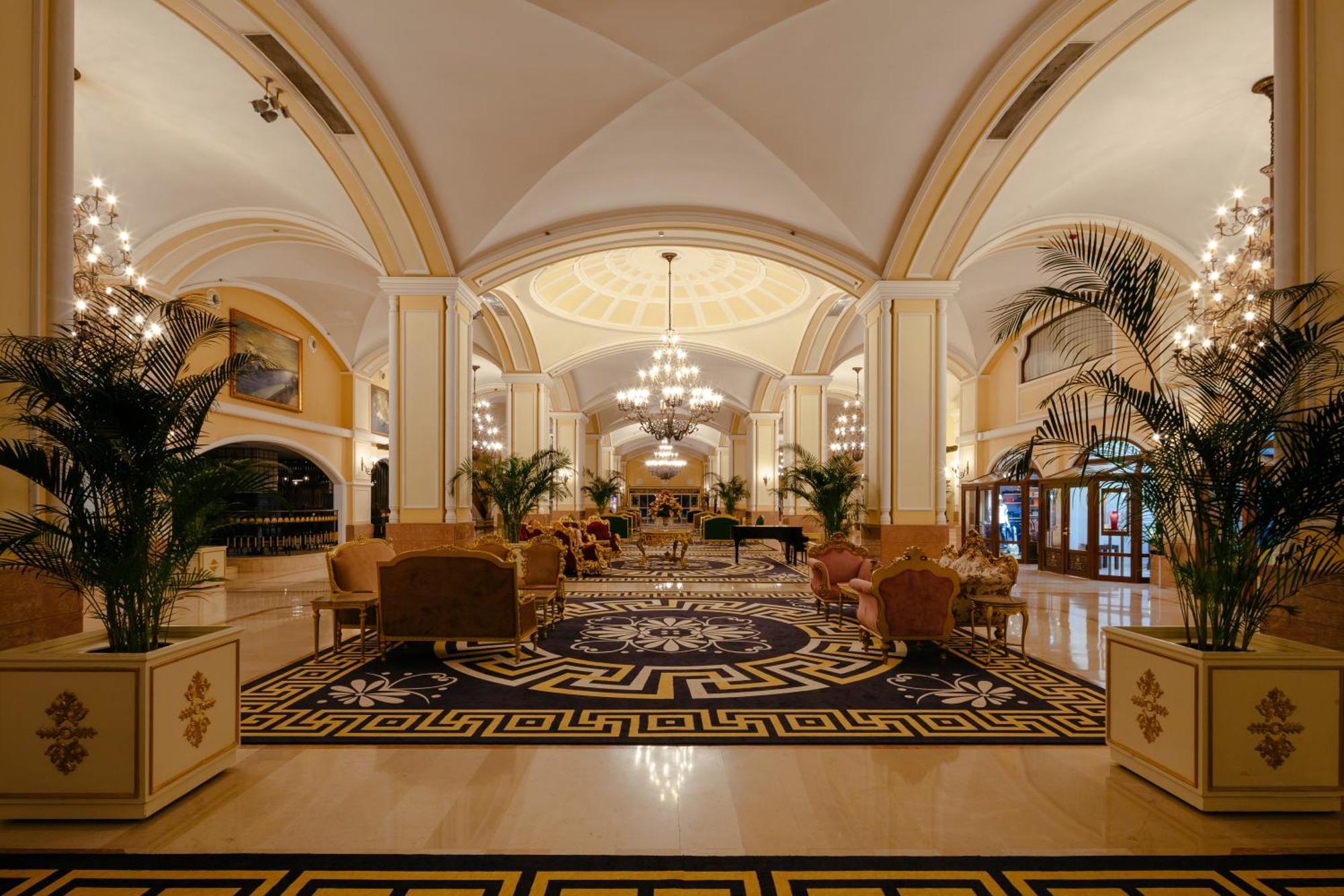 Kremlin Palace Antália Exterior foto Lobby